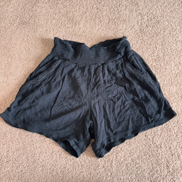 Pants - 5/$25 Black Elastic Waist Shorts